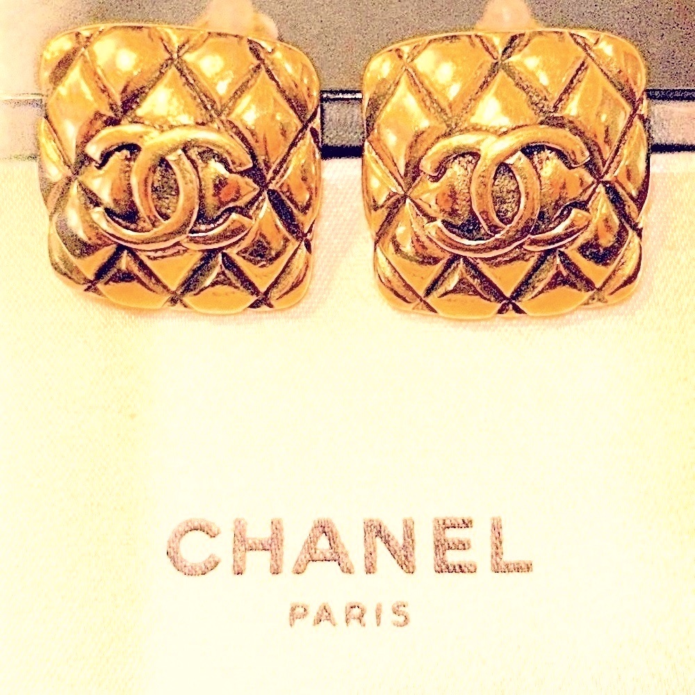 🟨CHANEL🟨VINTAGE🟨24K Gold Plated🟨Clip on Earrings - Picture 4 of 10